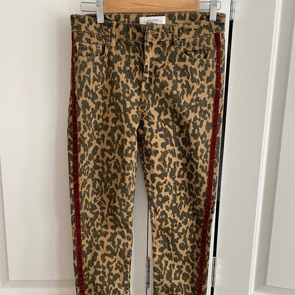 Zara high rise skinny jeans, size 6, stretchy material, only tried on never worn